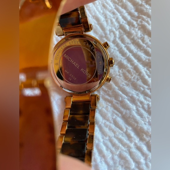 Michael Kors Parker rose gold & tortoise watch - Picture 4 of 5